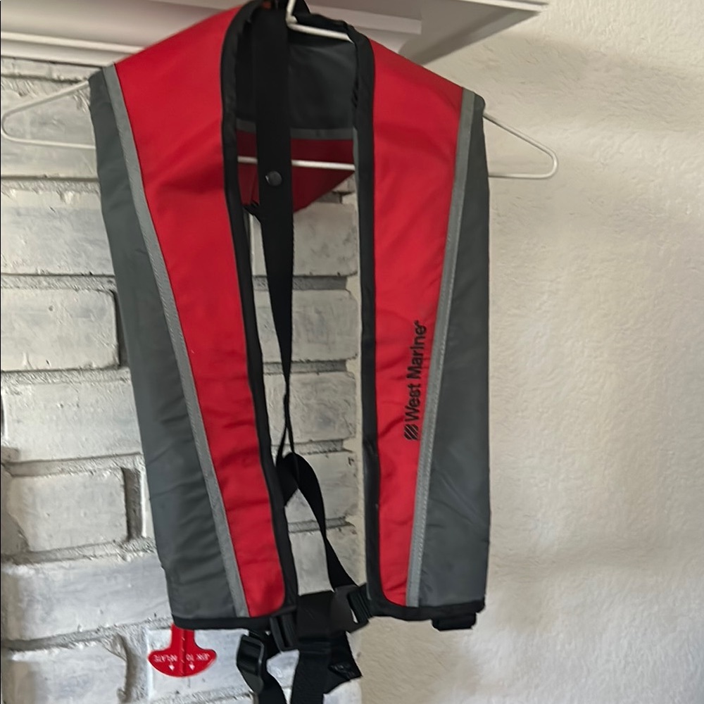 West Marine manual/automatic inflatable adult PFD